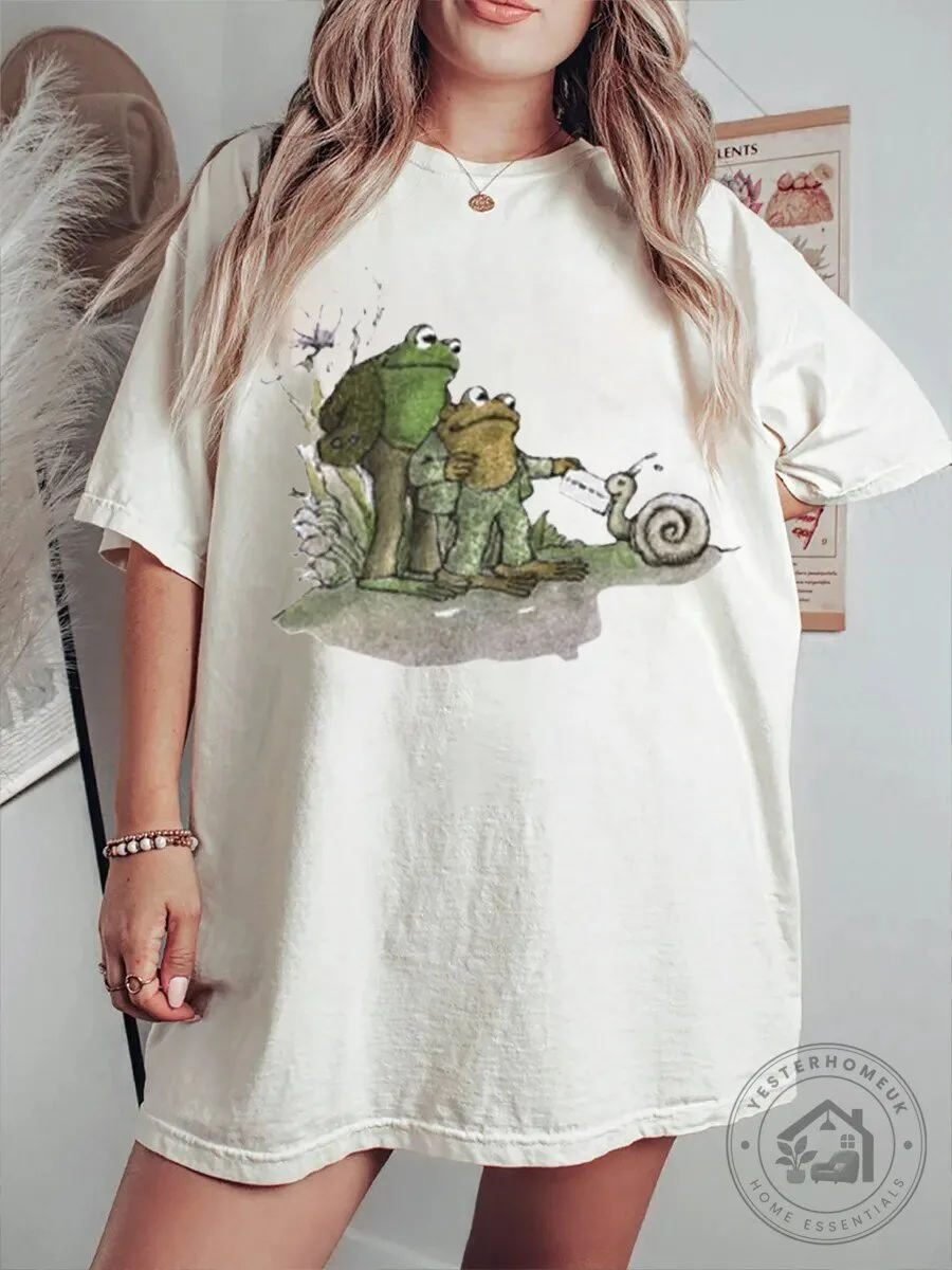 Vintage Frog and Toad with Snail Graphic T-Shirt for Nature Lovers